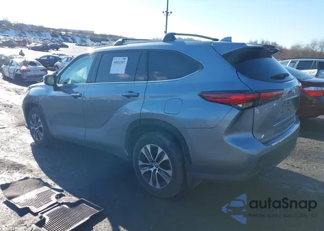 2022 Toyota Highlander Xle z USA, uszkodzony, nr VIN 5TDGZRBH7NS217819